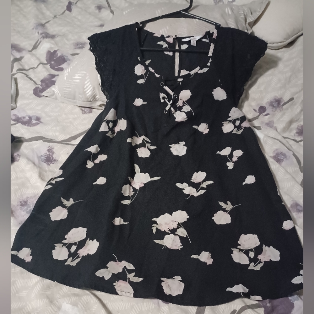 Candies shirt short sleeve black white flowers XL